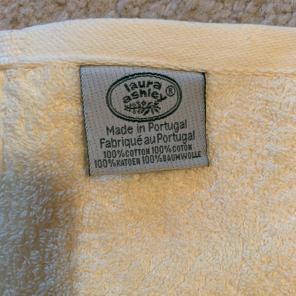 New Laura Ashley towels yellow with embroidery - Picture 2 of 4